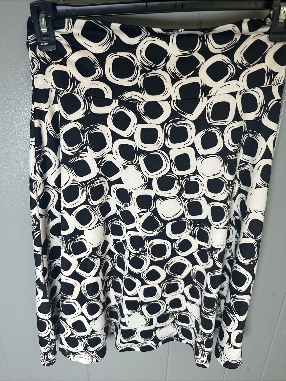 Hypnotized women’s size M Black & White A-Line Geometric Print Skirt